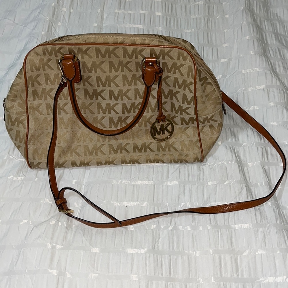 Michael Kors purse, crossbody